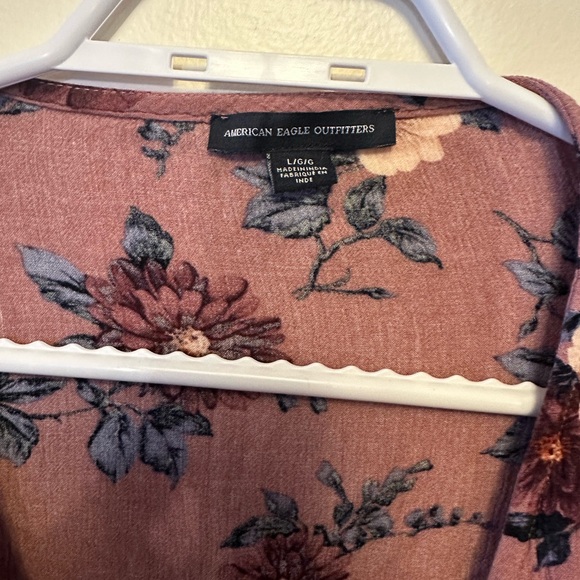 American Eagle long sleeve floral top - Picture 2 of 2